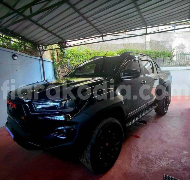 Big with watermark toyota hilux analamanga antananarivo 9272
