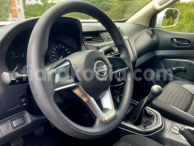 Big with watermark nissan navara analamanga antananarivo 9273