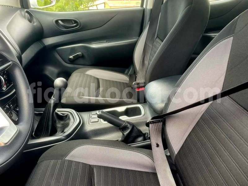 Big with watermark nissan navara analamanga antananarivo 9273