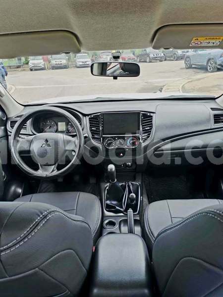 Big with watermark mitsubishi l200 analamanga antananarivo 9276