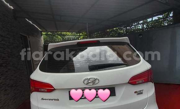 Acheter Occasion Voiture Hyundai Santa Fe Blanc à Antananarivo, Analamanga Acheter Occasion Voiture Hyundai Santa Fe Blanc à Antananarivo, Analamanga