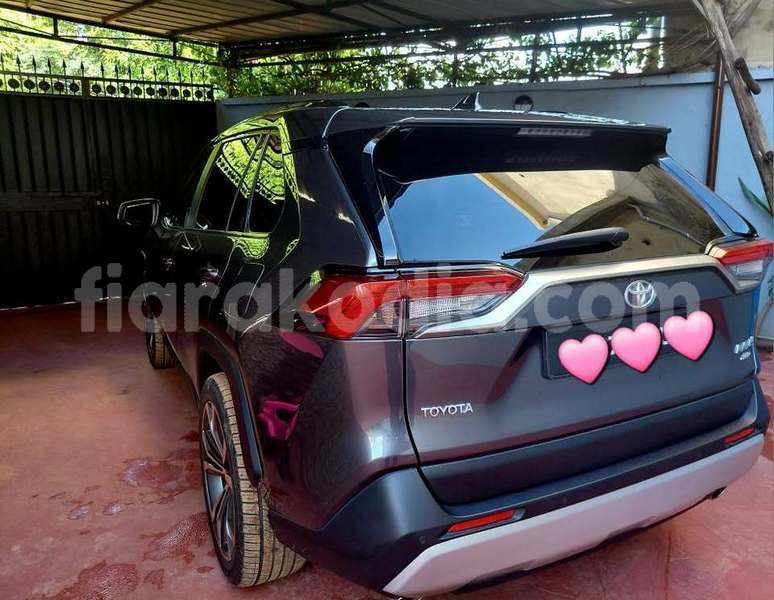 Big with watermark toyota rav4 analamanga antananarivo 9278