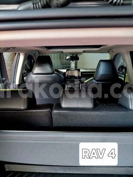 Big with watermark toyota rav4 analamanga antananarivo 9278