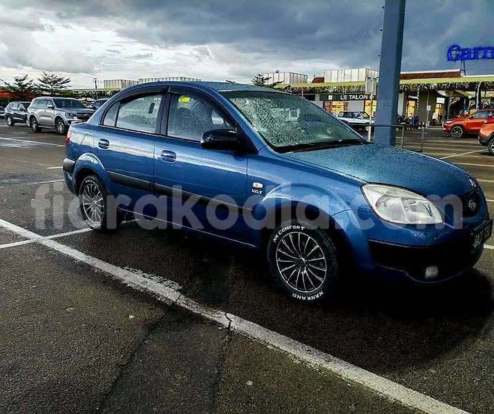 Big with watermark kia carens analamanga antananarivo 9279