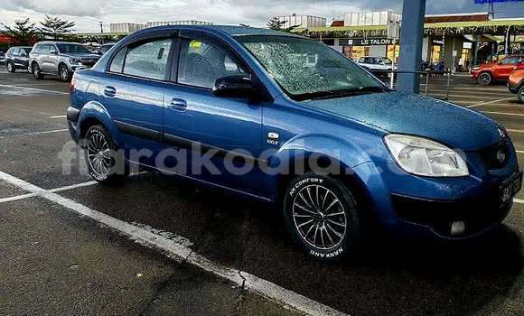 Acheter Occasion Voiture Kia Carens Bleu à Antananarivo, Analamanga Acheter Occasion Voiture Kia Carens Bleu à Antananarivo, Analamanga