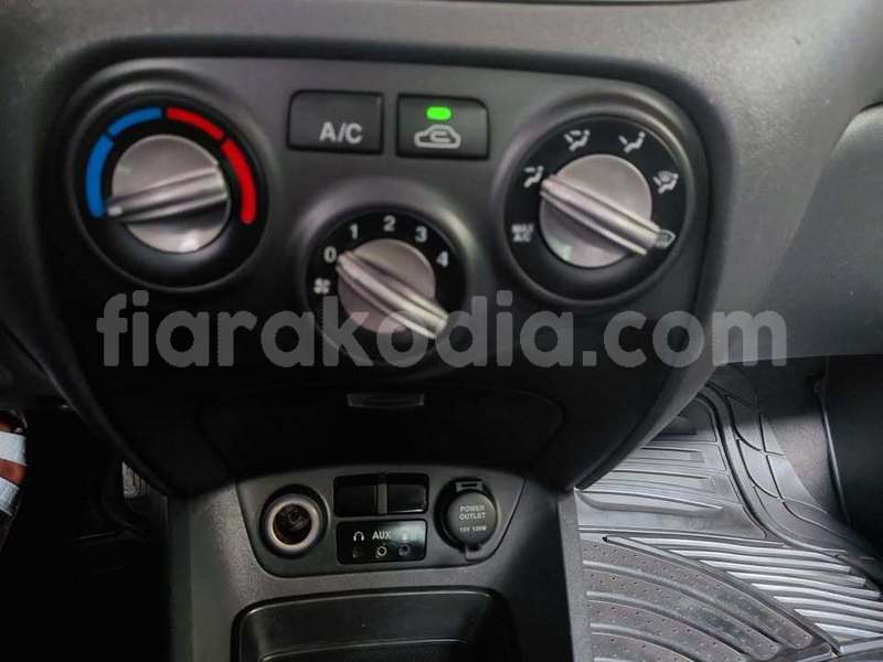 Big with watermark kia rio analamanga antananarivo 9285