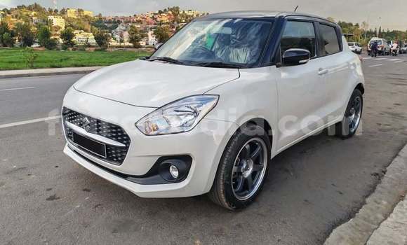Acheter Occasion Voiture Suzuki Swift Blanc à Antananarivo, Analamanga Acheter Occasion Voiture Suzuki Swift Blanc à Antananarivo, Analamanga