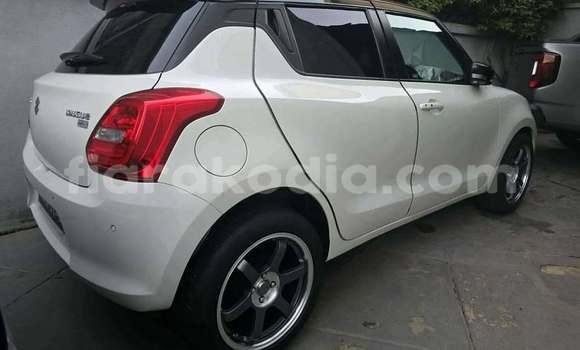 Acheter Occasion Voiture Suzuki Swift Blanc à Antananarivo, Analamanga Acheter Occasion Voiture Suzuki Swift Blanc à Antananarivo, Analamanga