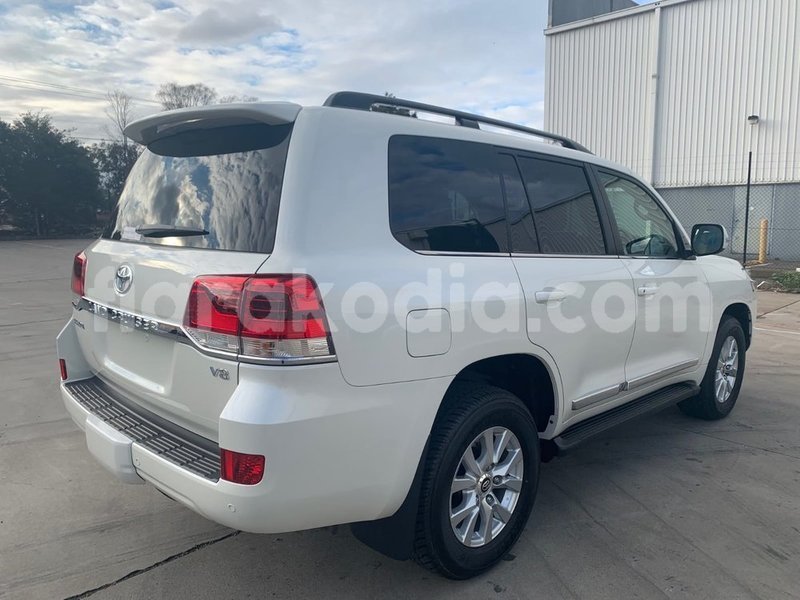 Big with watermark toyota land cruiser analamanga antananarivo 9292
