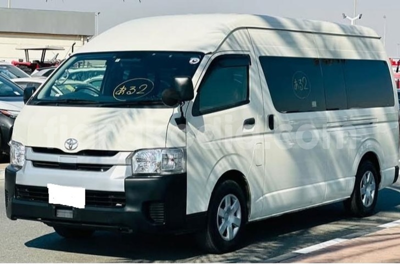 Big with watermark toyota hiace analamanga antananarivo 9296
