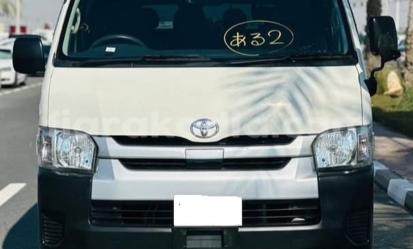 Buy Used Toyota Hiace White Car in Antananarivo in Analamanga Buy Used Toyota Hiace White Car in Antananarivo in Analamanga