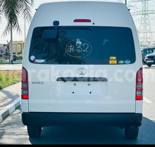 Big with watermark toyota hiace analamanga antananarivo 9296