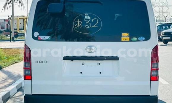 Buy Used Toyota Hiace White Car in Antananarivo in Analamanga Buy Used Toyota Hiace White Car in Antananarivo in Analamanga