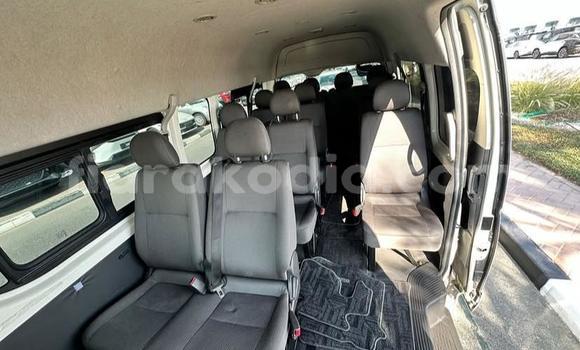 Buy Used Toyota Hiace White Car in Antananarivo in Analamanga Buy Used Toyota Hiace White Car in Antananarivo in Analamanga