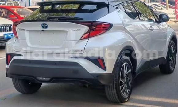 Acheter Occasion Voiture Toyota C-HR Blanc à Antananarivo, Analamanga Acheter Occasion Voiture Toyota C-HR Blanc à Antananarivo, Analamanga