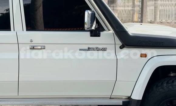 Acheter Occasion Voiture Toyota Land Cruiser Blanc à Antananarivo, Analamanga Acheter Occasion Voiture Toyota Land Cruiser Blanc à Antananarivo, Analamanga