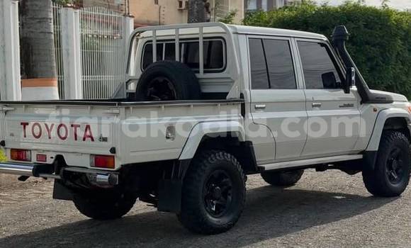 Acheter Occasion Voiture Toyota Land Cruiser Blanc à Antananarivo, Analamanga Acheter Occasion Voiture Toyota Land Cruiser Blanc à Antananarivo, Analamanga