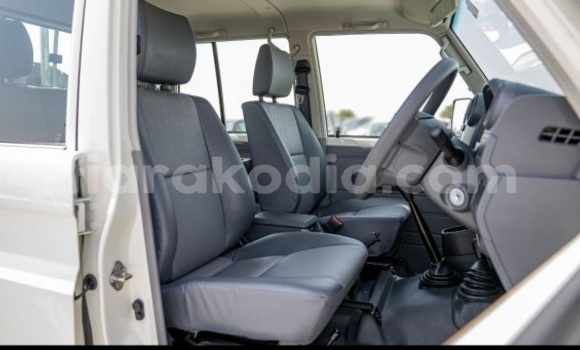 Acheter Occasion Voiture Toyota Land Cruiser Blanc à Antananarivo, Analamanga Acheter Occasion Voiture Toyota Land Cruiser Blanc à Antananarivo, Analamanga