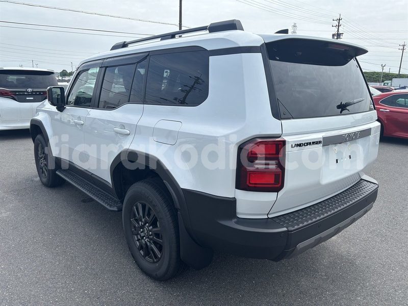 Big with watermark toyota land cruiser prado analamanga antananarivo 9301