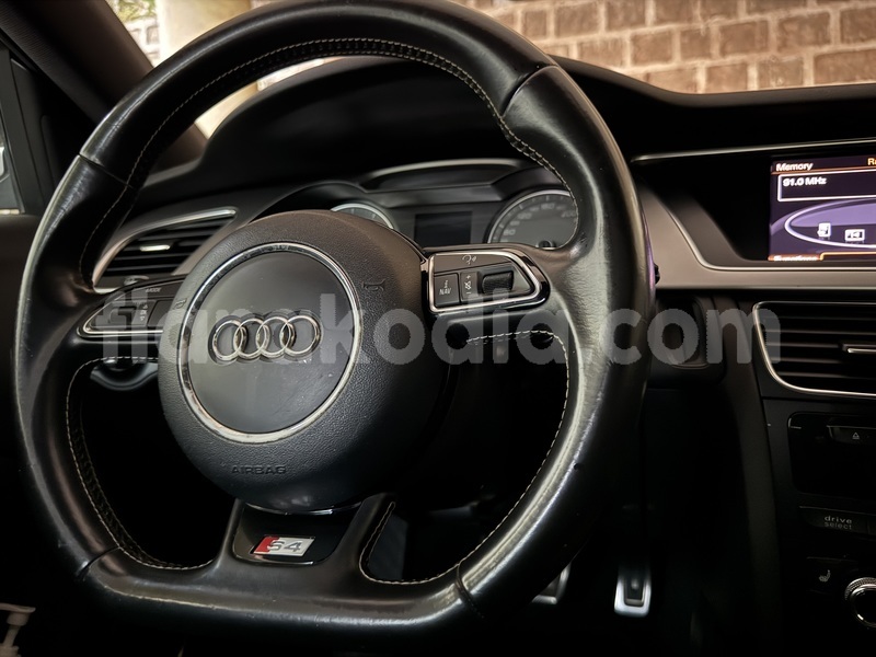 Big with watermark audi s4 analamanga antananarivo 9302