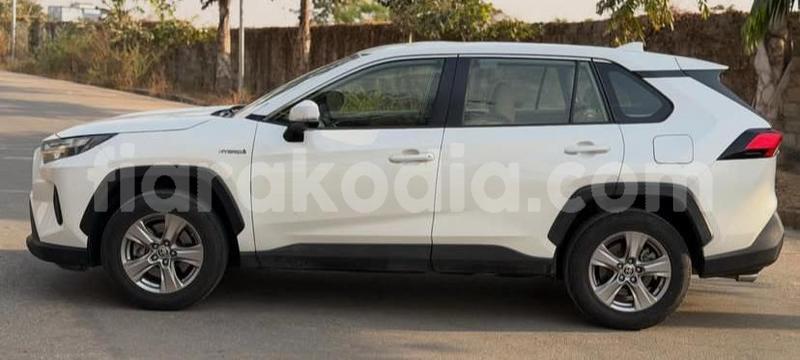 Big with watermark toyota rav4 analamanga antananarivo 9305