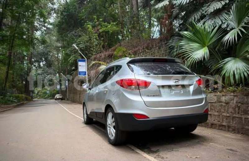 Big with watermark hyundai lantra analamanga antananarivo 9317
