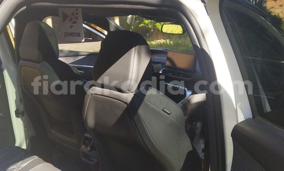 Buy Used Peugeot 3008 White Car in Antananarivo in Analamanga Buy Used Peugeot 3008 White Car in Antananarivo in Analamanga