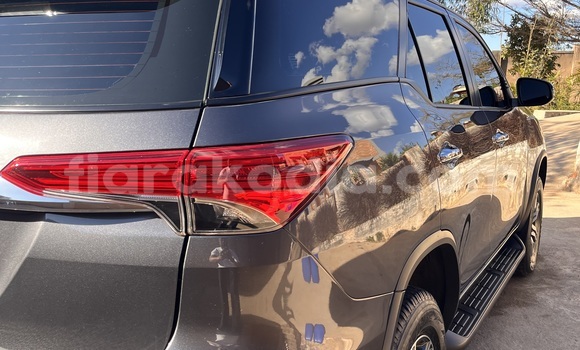 Buy Used Toyota Fortuner Silver Car in Antananarivo in Analamanga Buy Used Toyota Fortuner Silver Car in Antananarivo in Analamanga