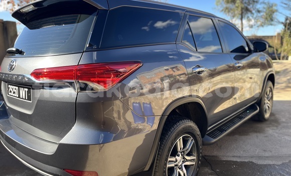 Buy Used Toyota Fortuner Silver Car in Antananarivo in Analamanga Buy Used Toyota Fortuner Silver Car in Antananarivo in Analamanga