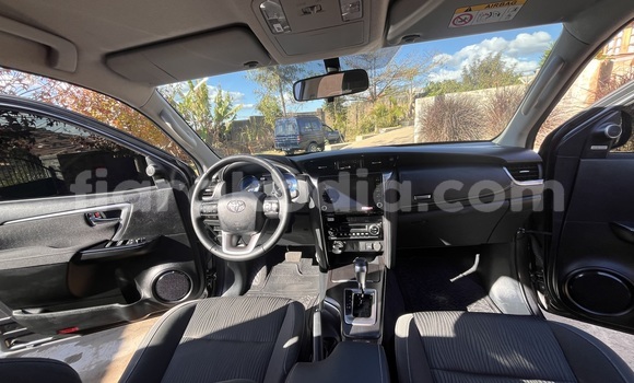 Buy Used Toyota Fortuner Silver Car in Antananarivo in Analamanga Buy Used Toyota Fortuner Silver Car in Antananarivo in Analamanga
