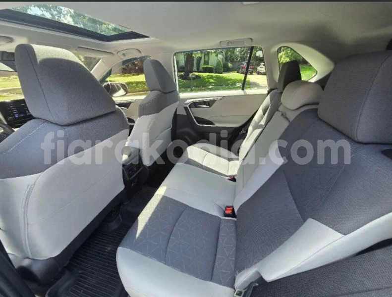 Big with watermark toyota rav4 analamanga ankazobe 9330