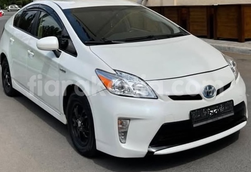 Big with watermark toyota prius analamanga antananarivo 9332
