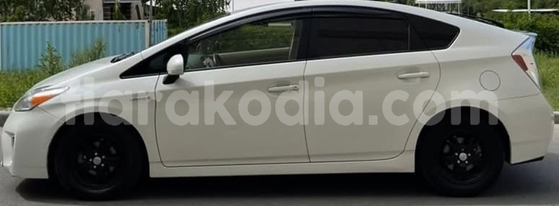 Big with watermark toyota prius analamanga antananarivo 9332