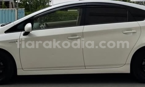 Buy Used Toyota Prius White Car in Antananarivo in Analamanga Buy Used Toyota Prius White Car in Antananarivo in Analamanga