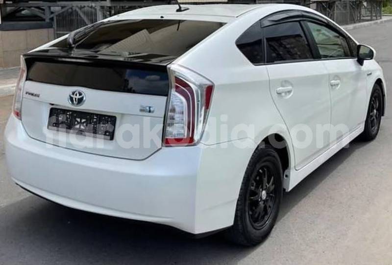 Big with watermark toyota prius analamanga antananarivo 9332