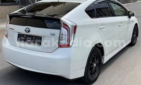 Buy Used Toyota Prius White Car in Antananarivo in Analamanga Buy Used Toyota Prius White Car in Antananarivo in Analamanga