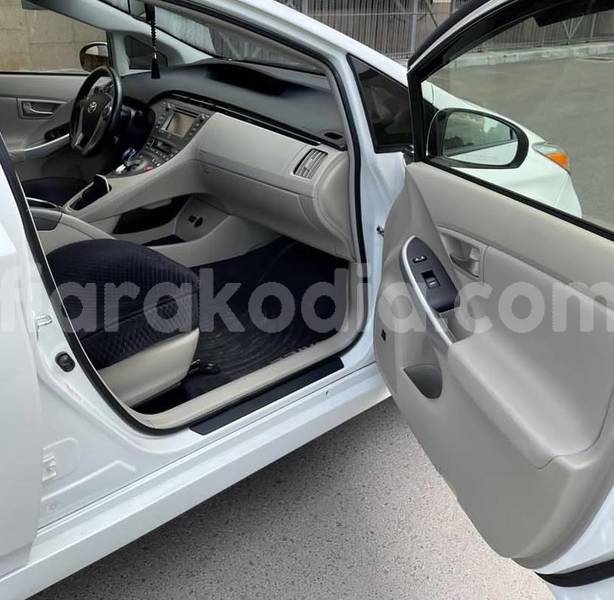 Big with watermark toyota prius analamanga antananarivo 9332