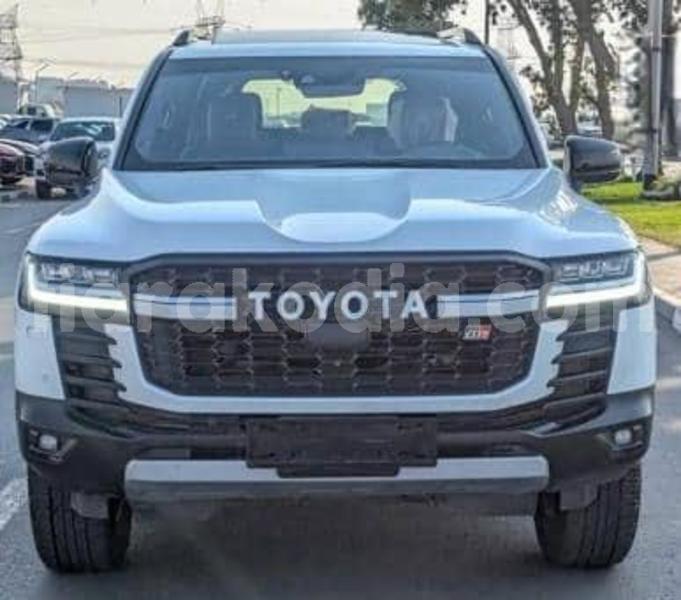 Big with watermark toyota land cruiser analamanga antananarivo 9337