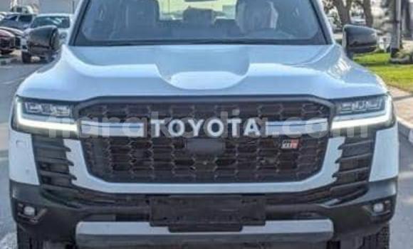 Buy Used Toyota Land Cruiser White Car in Antananarivo in Analamanga Buy Used Toyota Land Cruiser White Car in Antananarivo in Analamanga