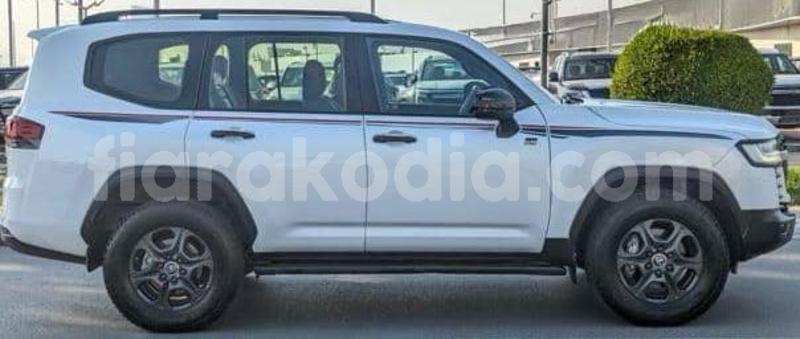 Big with watermark toyota land cruiser analamanga antananarivo 9337