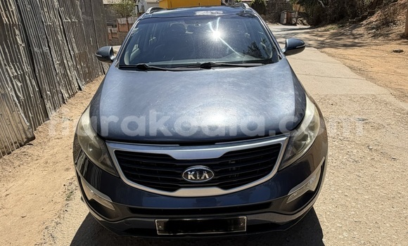 Buy Used Kia Sportage Blue Car in Antananarivo in Analamanga Buy Used Kia Sportage Blue Car in Antananarivo in Analamanga