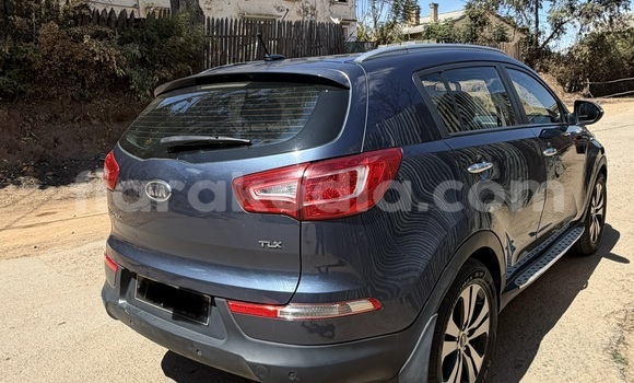 Buy Used Kia Sportage Blue Car in Antananarivo in Analamanga Buy Used Kia Sportage Blue Car in Antananarivo in Analamanga