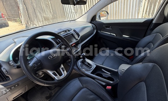 Buy Used Kia Sportage Blue Car in Antananarivo in Analamanga Buy Used Kia Sportage Blue Car in Antananarivo in Analamanga