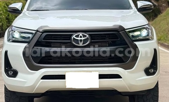 Buy Used Toyota Hilux White Car in Antananarivo in Analamanga Buy Used Toyota Hilux White Car in Antananarivo in Analamanga