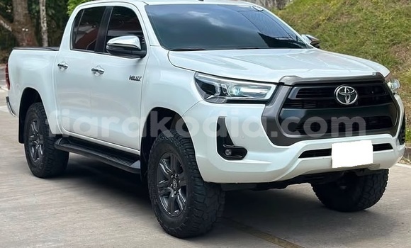 Buy Used Toyota Hilux White Car in Antananarivo in Analamanga Buy Used Toyota Hilux White Car in Antananarivo in Analamanga