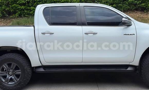 Buy Used Toyota Hilux White Car in Antananarivo in Analamanga Buy Used Toyota Hilux White Car in Antananarivo in Analamanga