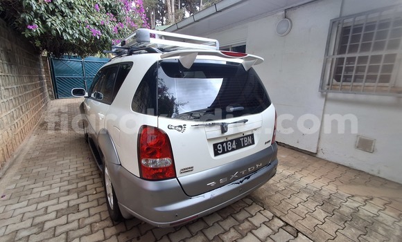 Acheter Occasion Voiture SsangYong Rexton Blanc à Antananarivo, Analamanga Acheter Occasion Voiture SsangYong Rexton Blanc à Antananarivo, Analamanga