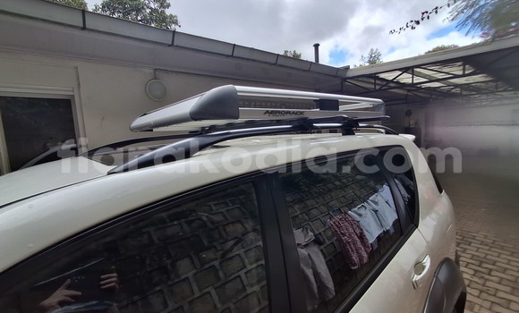 Acheter Occasion Voiture SsangYong Rexton Blanc à Antananarivo, Analamanga Acheter Occasion Voiture SsangYong Rexton Blanc à Antananarivo, Analamanga