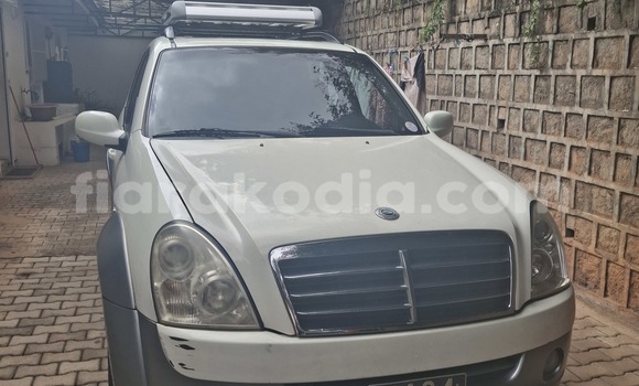 Acheter Occasion Voiture SsangYong Rexton Blanc à Antananarivo, Analamanga Acheter Occasion Voiture SsangYong Rexton Blanc à Antananarivo, Analamanga