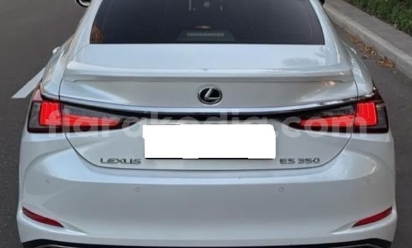 Acheter Occasion Voiture Lexus ES Blanc à Antananarivo, Analamanga Acheter Occasion Voiture Lexus ES Blanc à Antananarivo, Analamanga